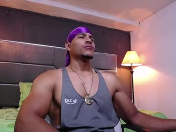 adam_fit19cm - Live Performer