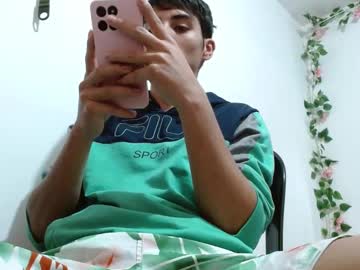 Alejito_collins1, Age 21, M – Young & Cum - Live Performer