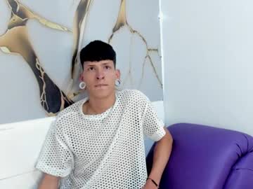 Alejoos_anki, Age 18, M – Twink & Bigcock - Live Performer