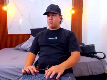 Bennett_alejoo, Age 23, M – 18 & Findom - Live Performer
