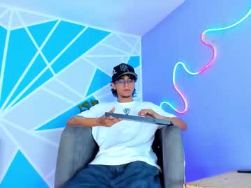 Boy_toy6, Age 21, M – Feet & Young - Live Performer