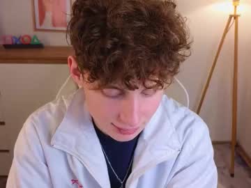 Crisp1n, Age 18, M – Young & Gay - Live Performer