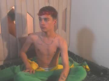 Dougiexnova, Age 20, M – Twink & New - Live Performer