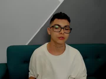 Ethan_apollo, Age 19, M – Twink & Bigcock - Live Performer