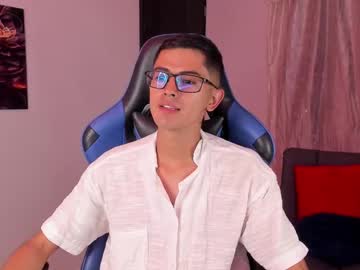 Ethan_sai01, Age 25, M – Lovense & Bigcock - Live Performer