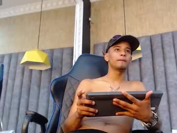 Ethanwalkerr, Age 20, M – Tattoo & Muscle - Live Performer