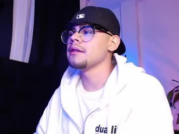 isaac_saenz - Live Performer
