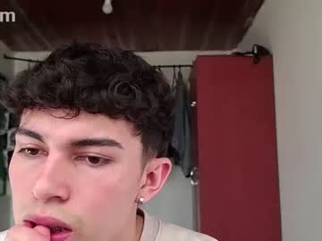 John_vichenso, Age 20, M – Asian & 20 - Live Performer