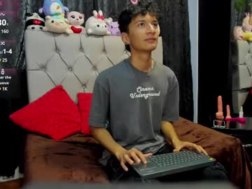 Julian_foxx, Age 18, M – Anal & Gay - Live Performer
