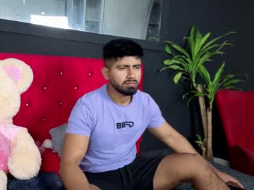 Logan_paul7, Age 22, M – Milk & Young - Live Performer