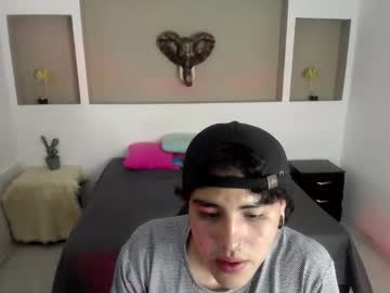 Logan_peach5, Age 20, M – Hetero & Feet - Live Performer