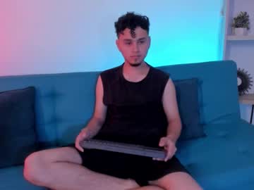 Lyon_069, Age 21, M – Bigboobs & Tease - Live Performer