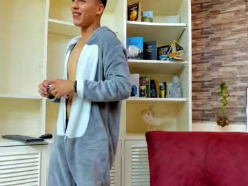 milky_boys - Live Performer