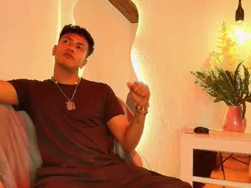 Noahluxe_nom, Age 19, M – Feet & Bigcock - Live Performer