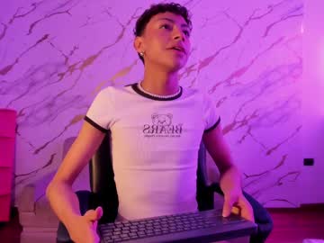 Owen_sexy25, Age 19, M – Young & Femboy - Live Performer