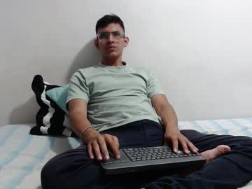 r_navarr0 - Live Performer