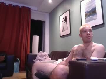 Raphaeldu17, Age 22, M – Plug & Spanking - Live Performer