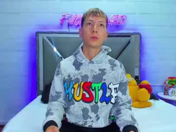 Sammysex_, Age 19, M – 18 & Cum - Live Performer