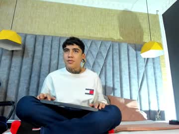 Santiabader, Age 19, M - Live Performer