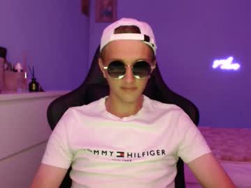 Twinkyray, Age 22, M – 18 & Gay - Live Performer