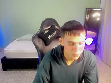 Zacariass_, Age 24, M – 18 & Cum - Live Performer