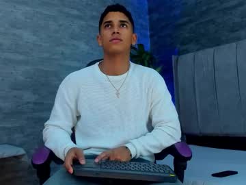 Zayne_cross, Age 19, M – Feet & Bigdick - Live Performer