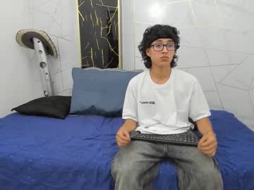 Zoro_v, Age 19, M – Cum & Flexible - Live Performer